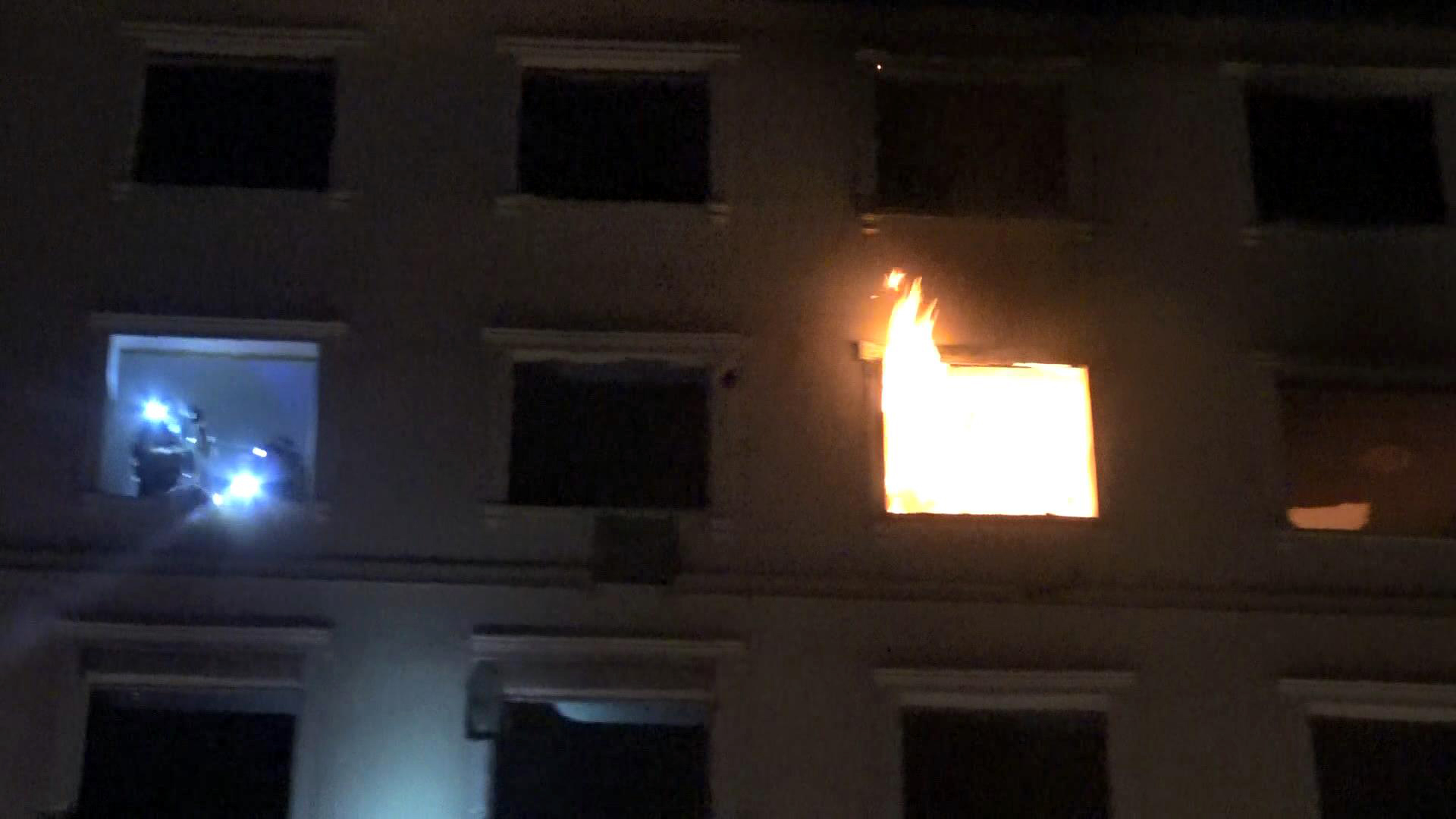 İstanbul Avcılar'da boşaltılan binada yangın çıktı - Resim : 1