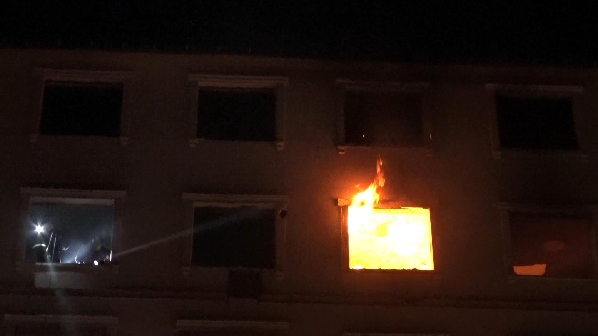 İstanbul Avcılar'da boşaltılan binada yangın çıktı - Resim : 2