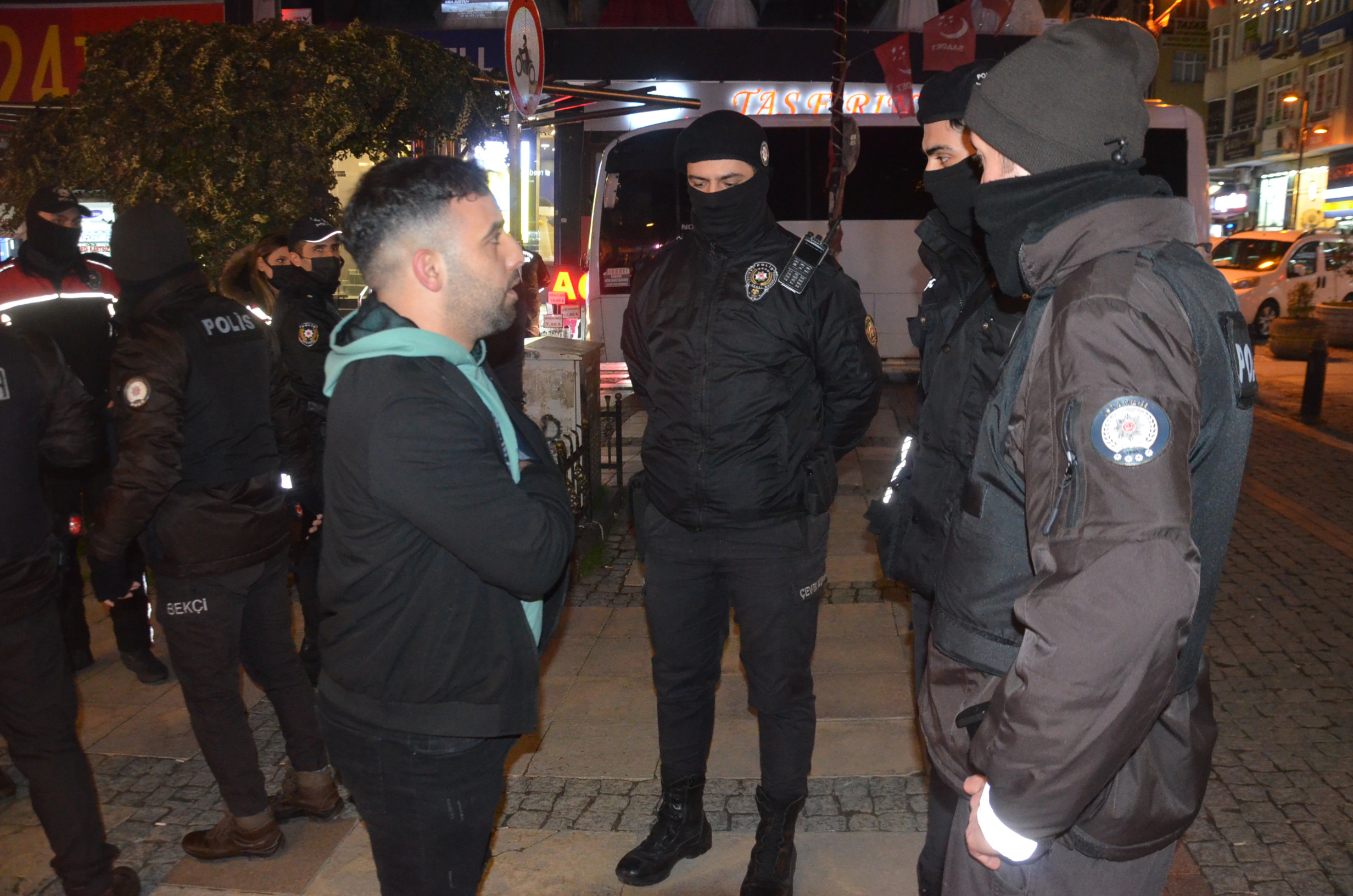 İstanbul'da polisten asayiş denetimi - Resim : 5