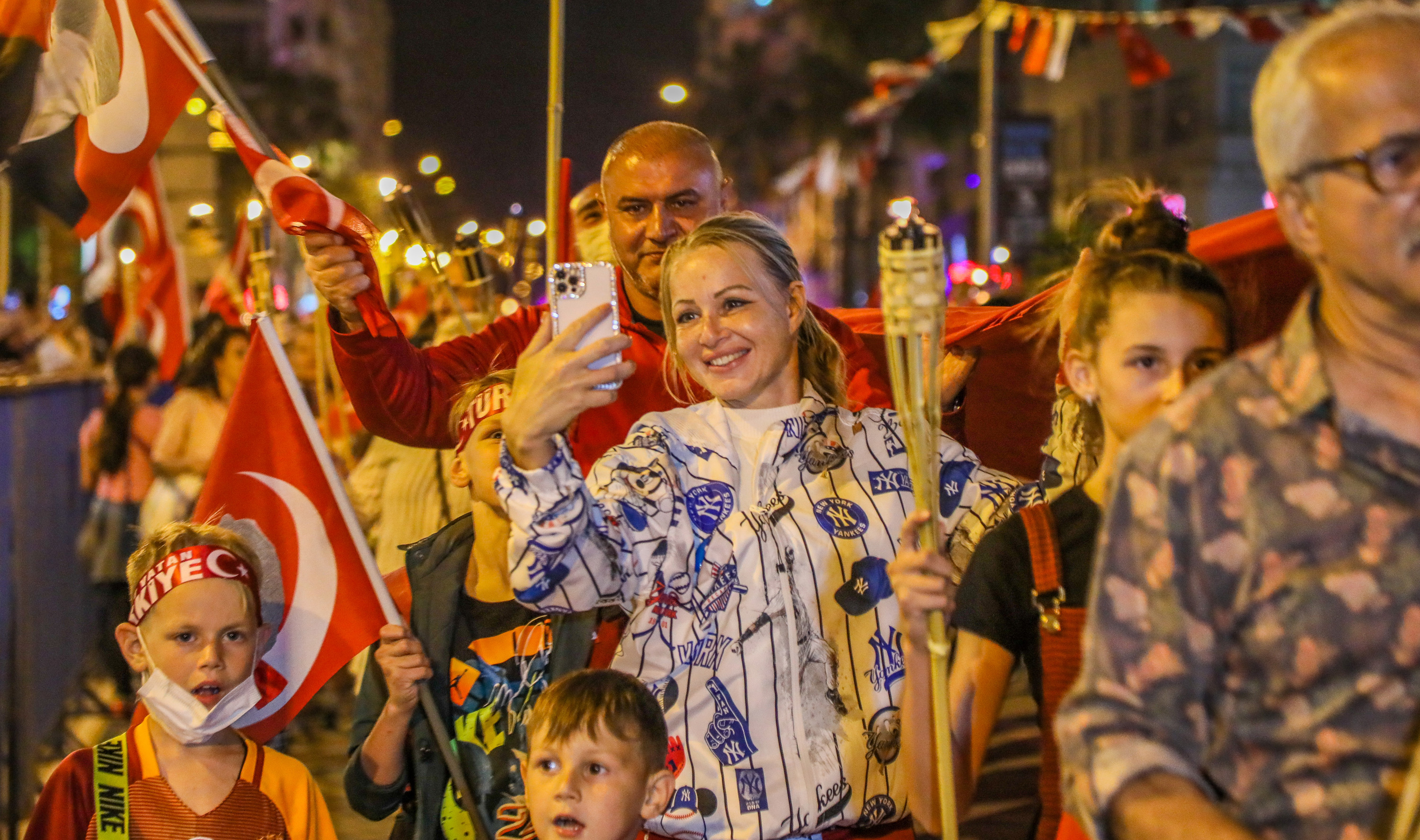 Antalya’da binlerce kişi fener alayında yürüdü - Resim : 3