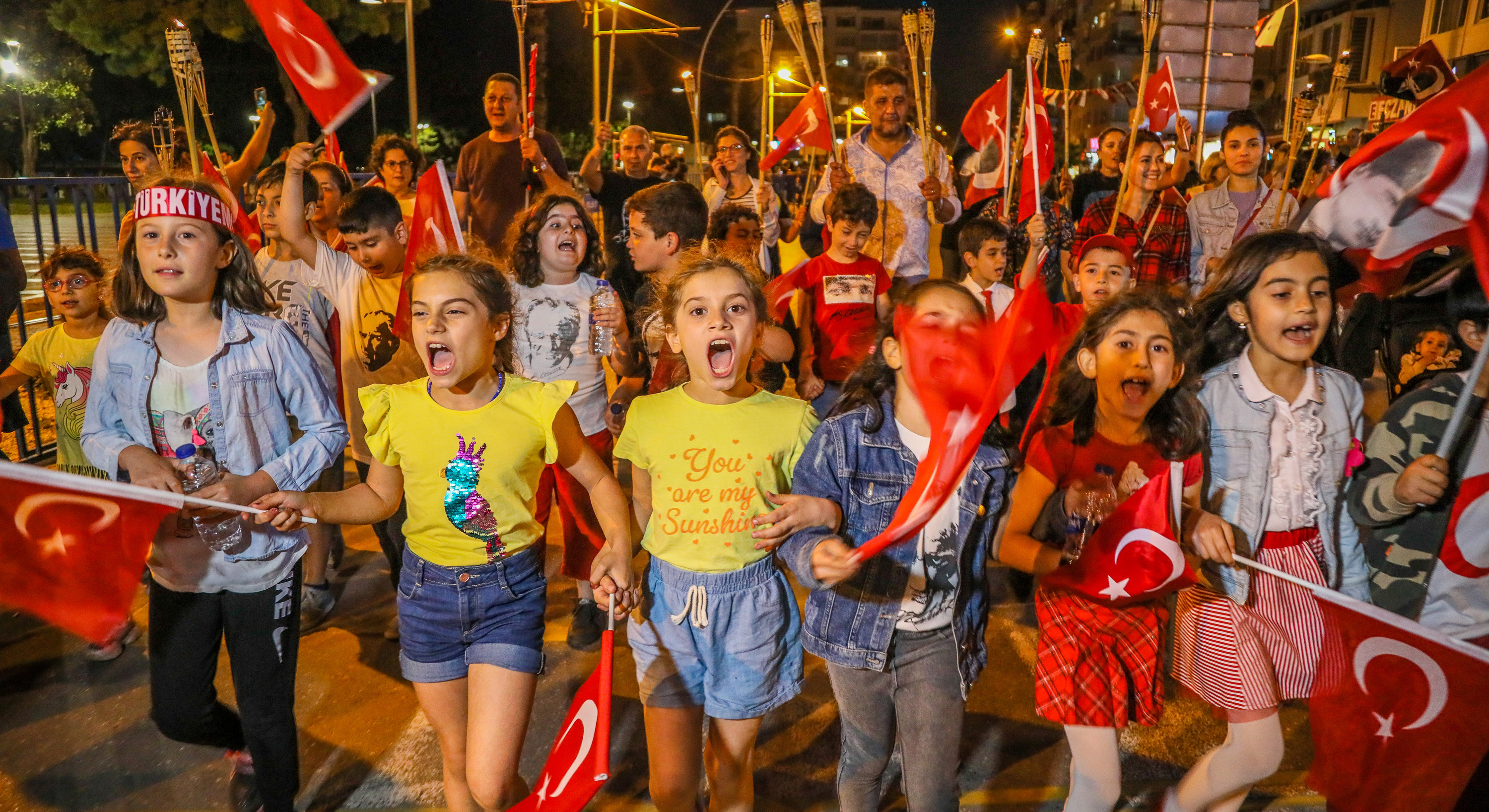 Antalya’da binlerce kişi fener alayında yürüdü - Resim : 2