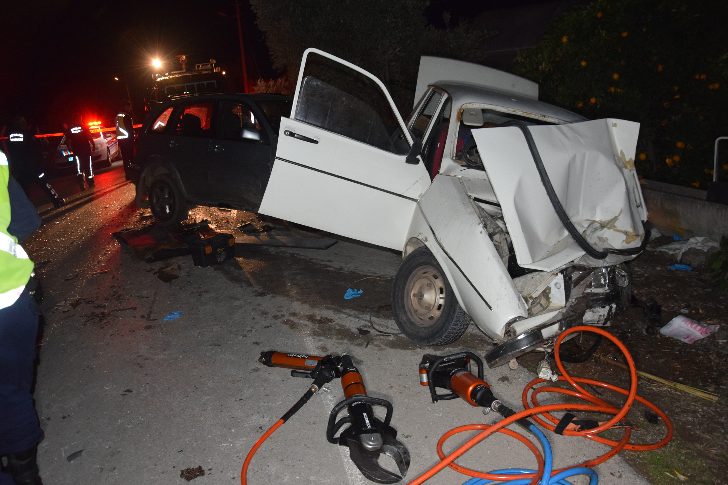 Antalya'da otomobil ile cip çarpıştı: 2 ölü, 3 yaralı - Resim : 2