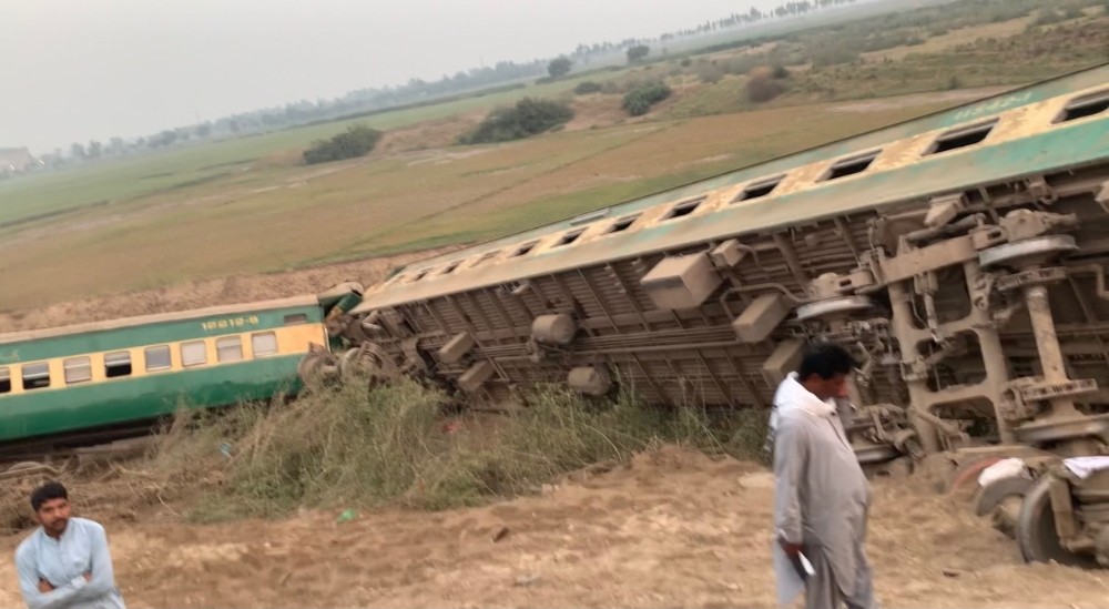 Pakistan'da tren kazası: Ölü ve yaralılar var - Resim : 1