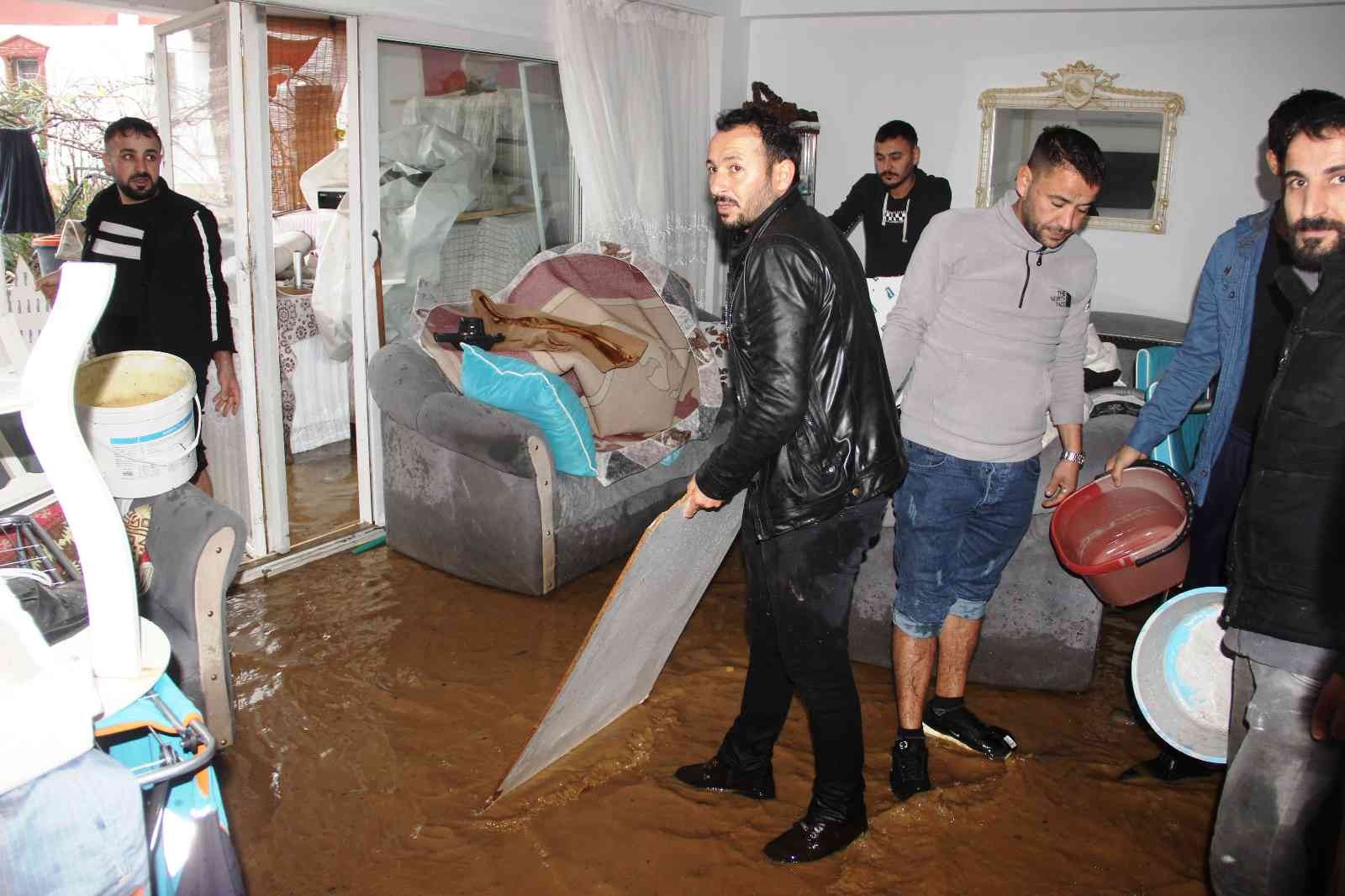 Bodrum’da sel faciası! Evleri su bastı, sokak hayvanları boğuldu - Resim : 2