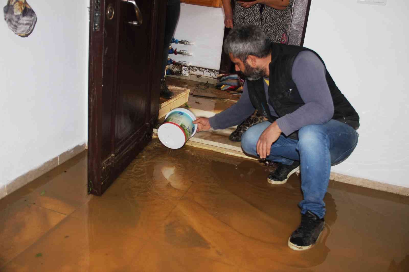 Bodrum’da sel faciası! Evleri su bastı, sokak hayvanları boğuldu - Resim : 17