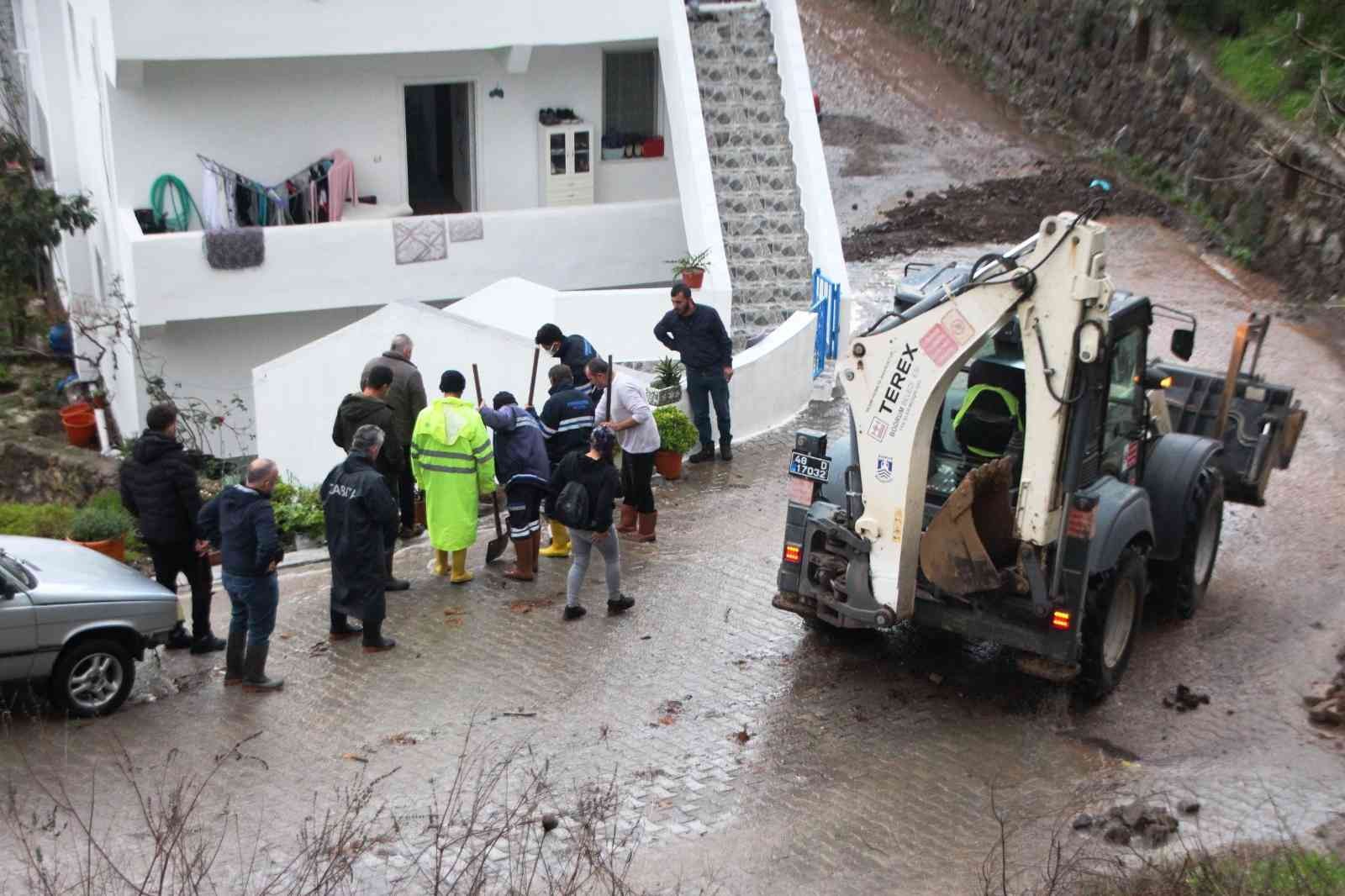 Bodrum’da sel faciası! Evleri su bastı, sokak hayvanları boğuldu - Resim : 5