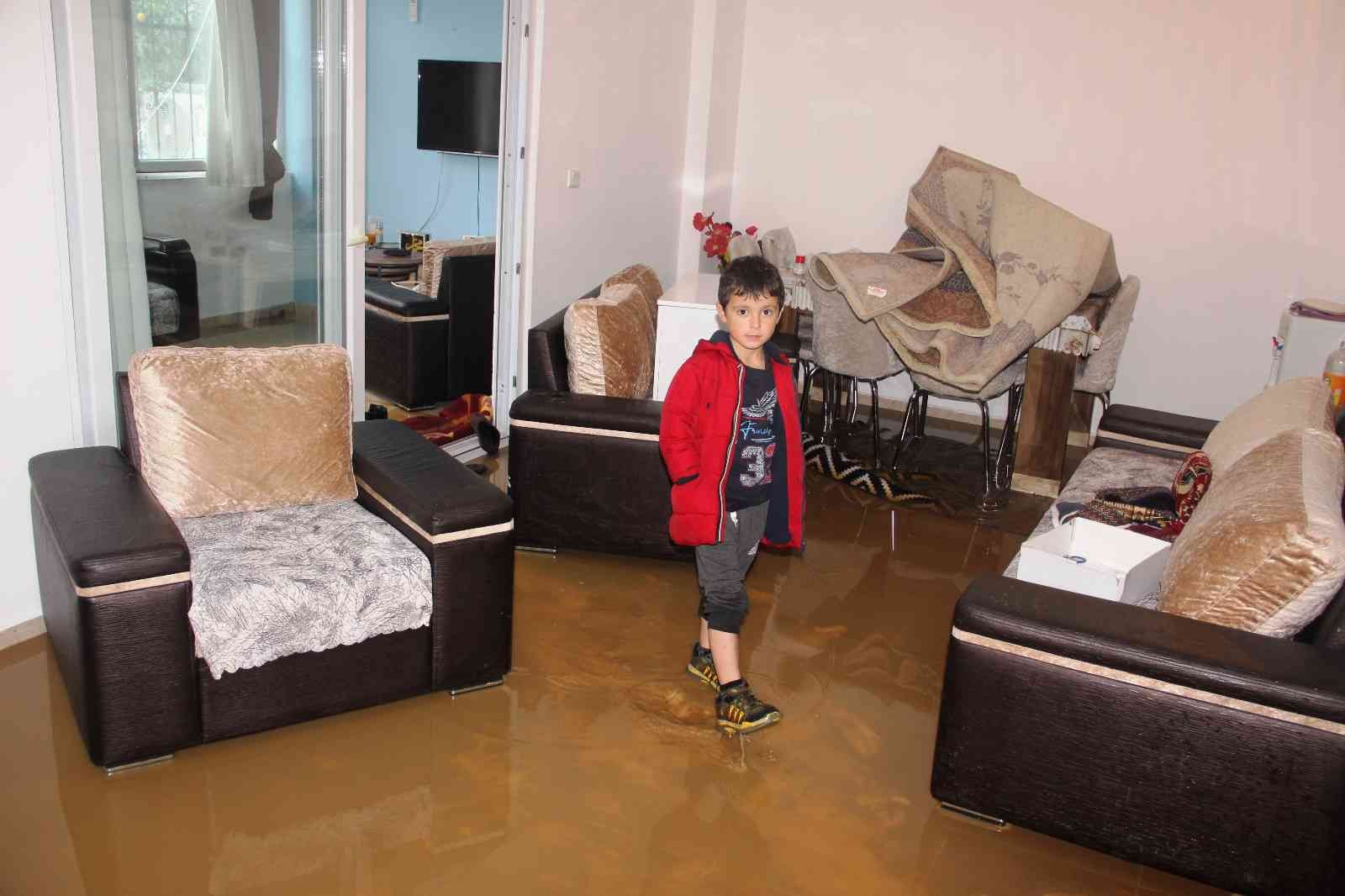 Bodrum’da sel faciası! Evleri su bastı, sokak hayvanları boğuldu - Resim : 15