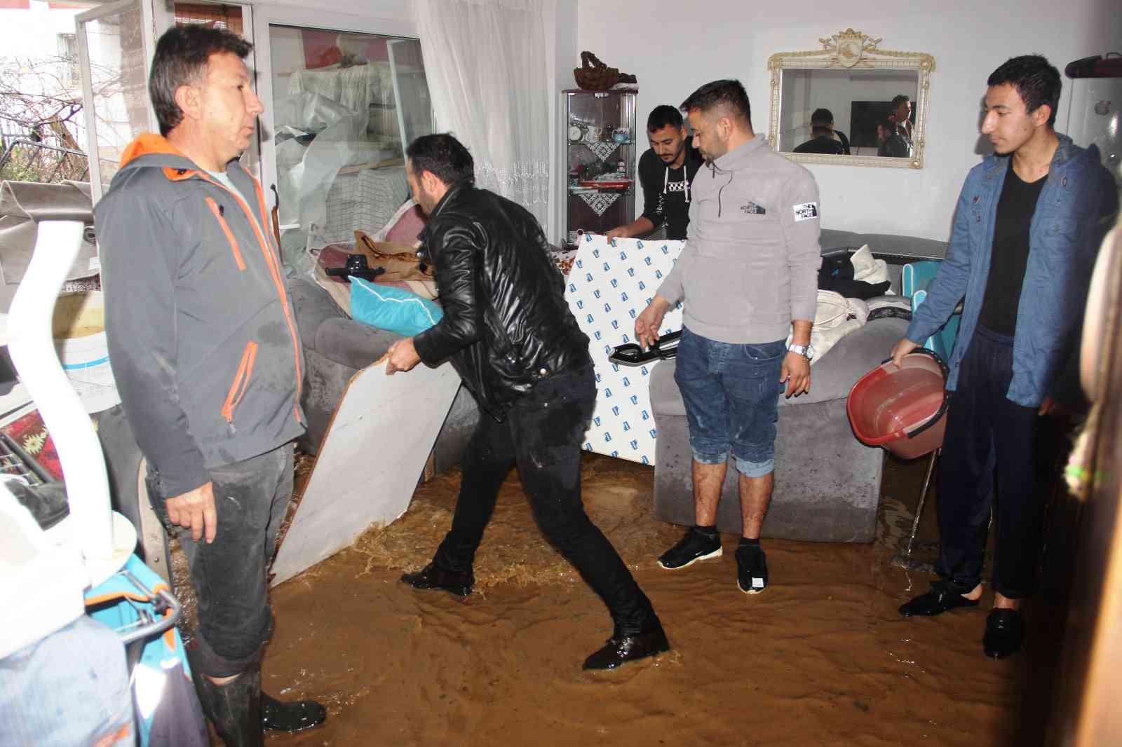 Bodrum’da sel faciası! Evleri su bastı, sokak hayvanları boğuldu - Resim : 10