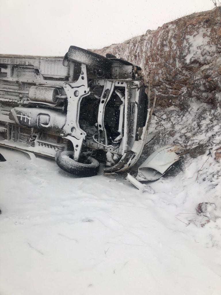 Şırnak’ta kar yağışı kazaya neden oldu: 5 yaralı - Resim : 1