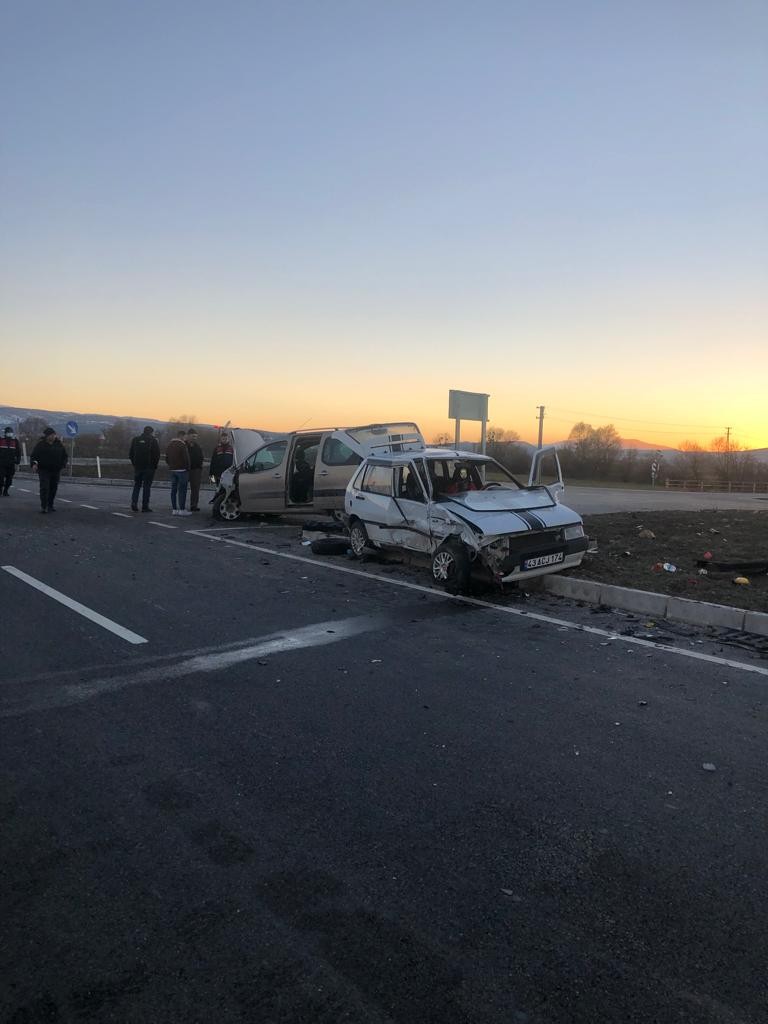 Kütahya'da trafik kazası: 4 yaralı - Resim : 3