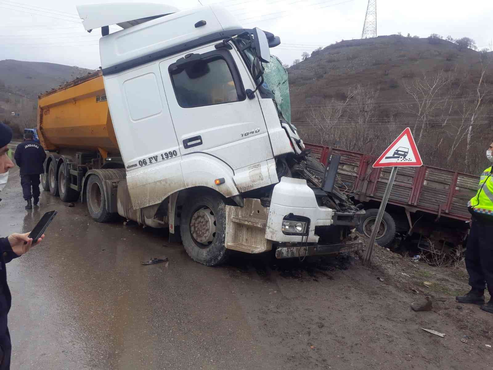 Ankara’da çekici ile kamyon çarpıştı: 1 yaralı - Resim : 3