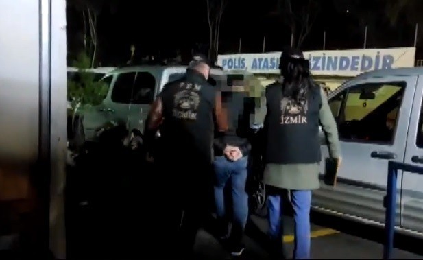 İzmir merkezli FETÖ operasyonunda 10 tutuklama - Resim : 1