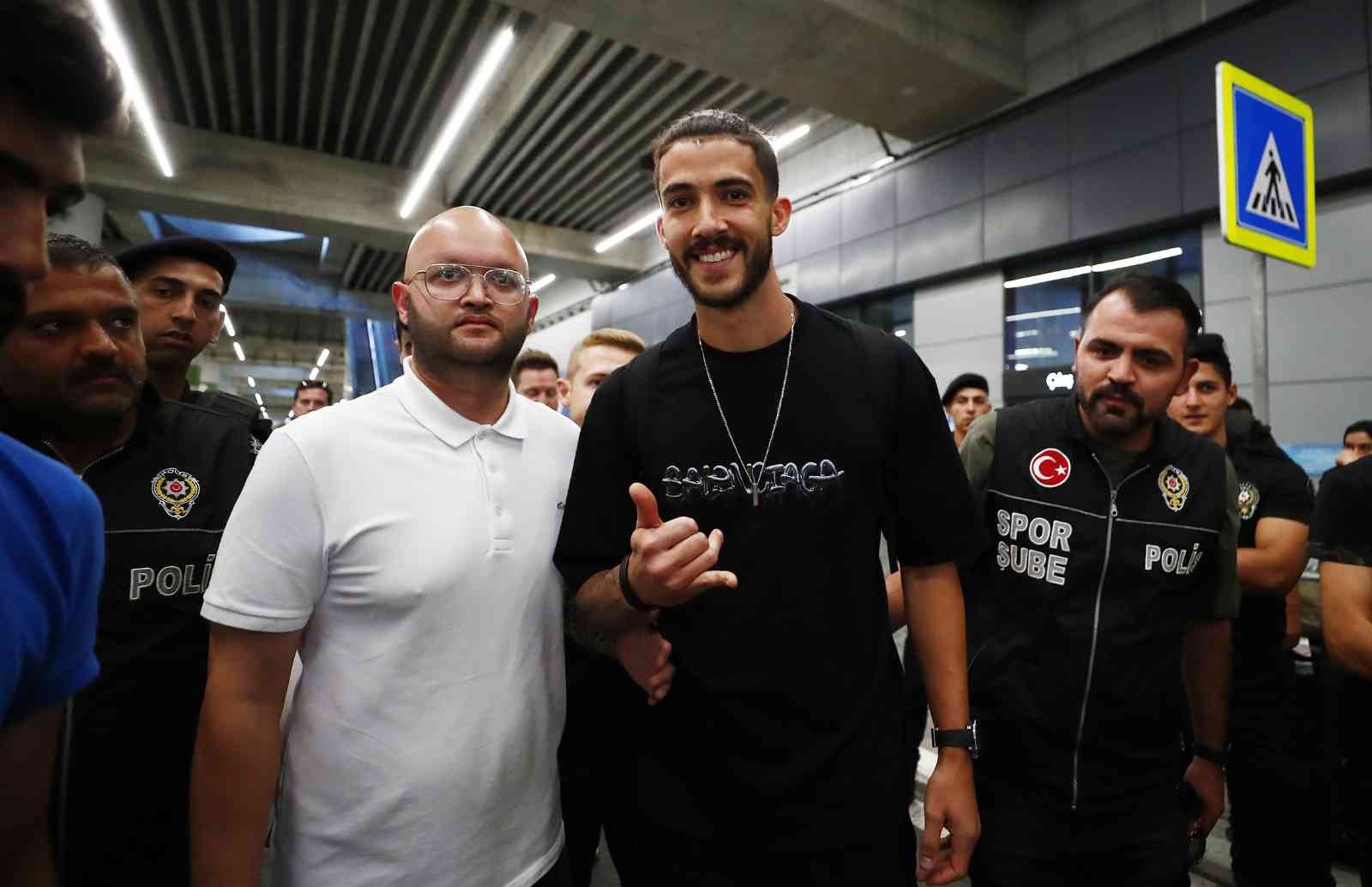 Fenerbahçe’nin yeni transferi İstanbul'a geldi - Resim : 1