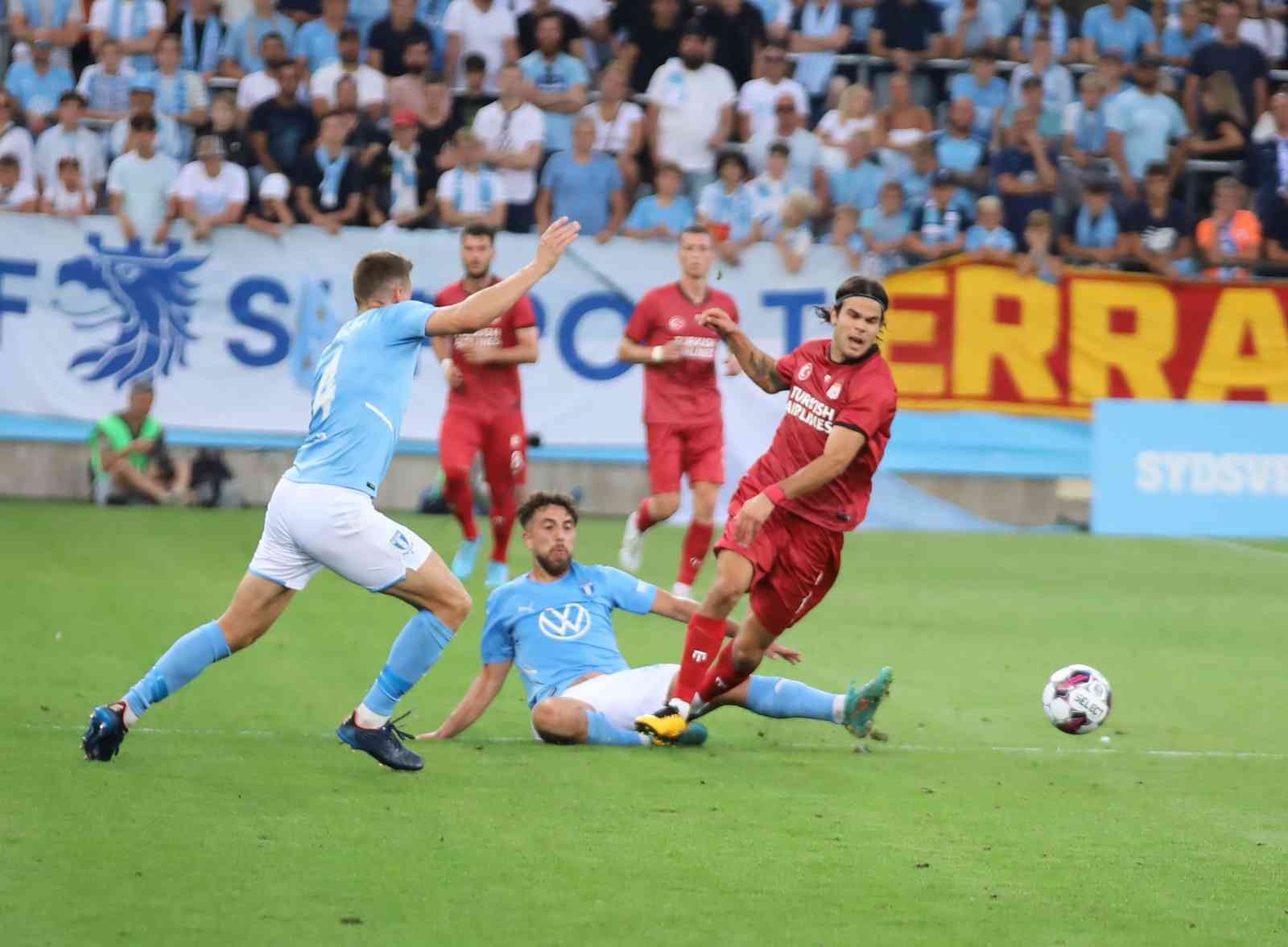 UEFA Avrupa Ligi'nde Sivasspor Malmö'ye 3-1 mağlup oldu - Resim : 2