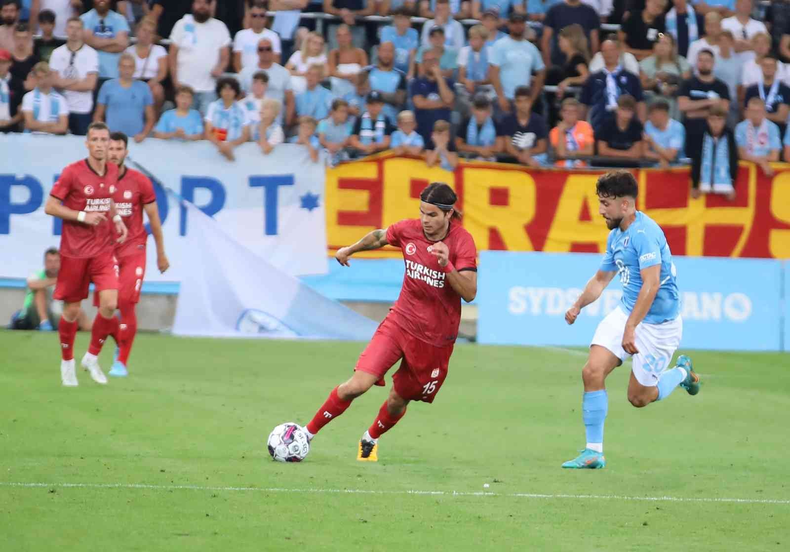 UEFA Avrupa Ligi'nde Sivasspor Malmö'ye 3-1 mağlup oldu - Resim : 1