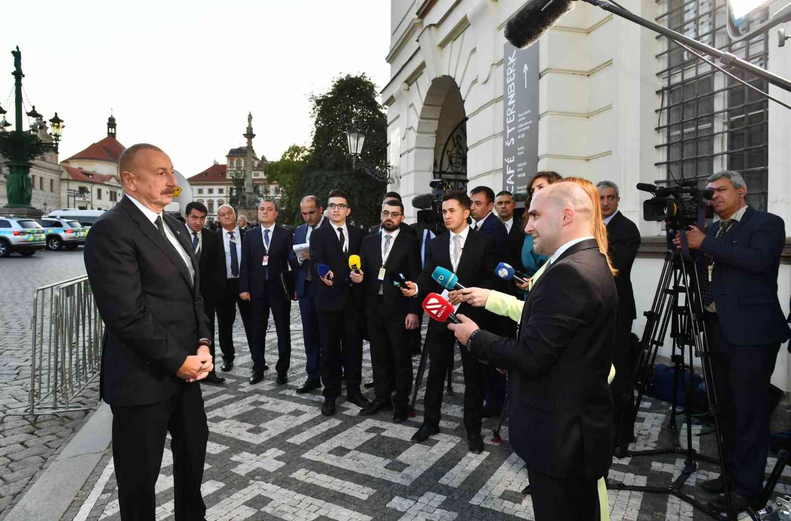 Azerbaycan Cumhurbaşkanı Aliyev: Her seferinde barışa biraz daha yaklaşıyoruz - Resim : 1