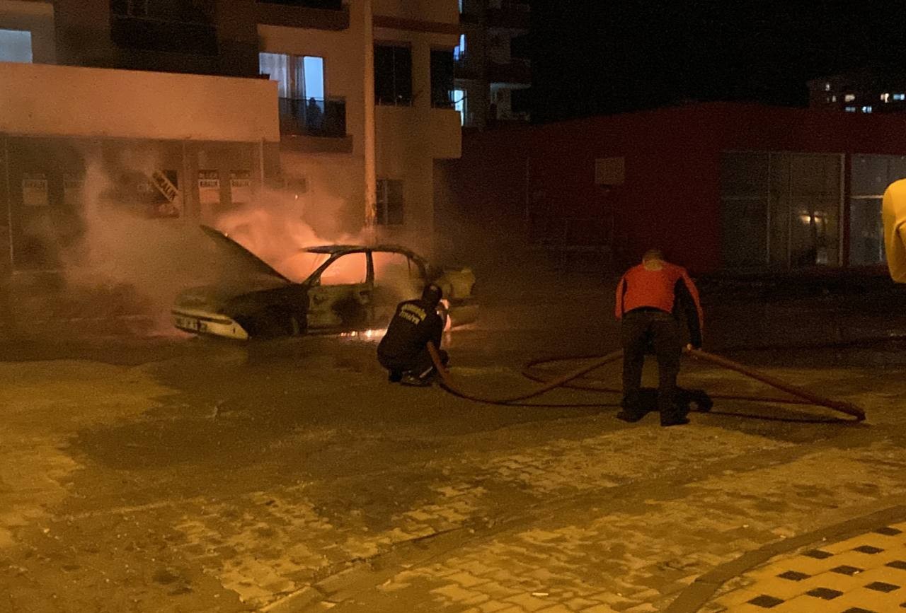 Mersin’de korku dolu anlar: Otomobil alev alev yandı - Resim : 3