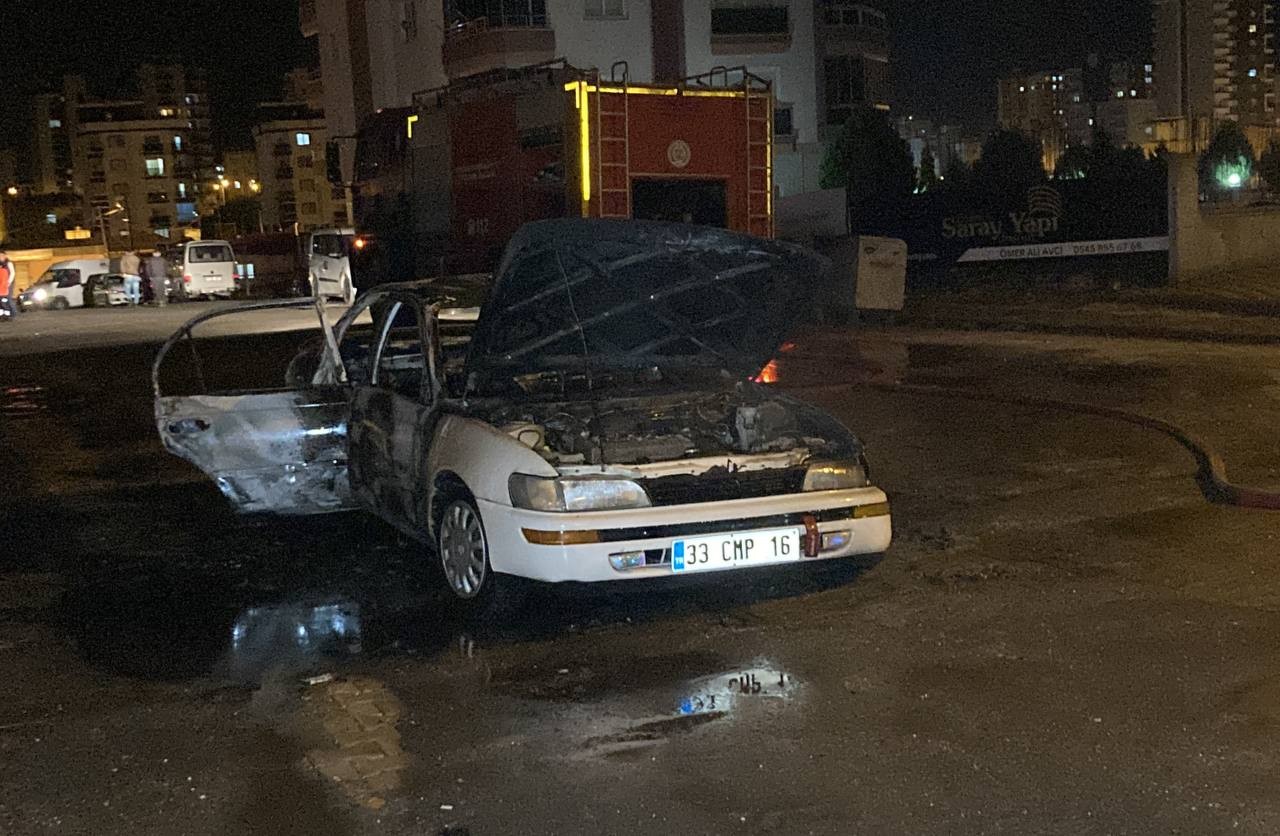 Mersin’de korku dolu anlar: Otomobil alev alev yandı - Resim : 4