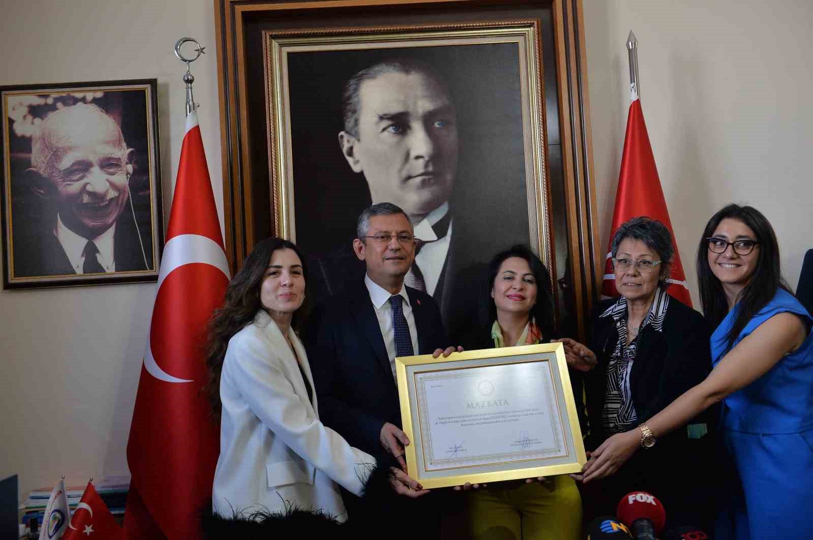CHP Genel Başkanı Özel mazbatasını aldı! Kılıçdaroğlu törene katılmadı - Resim : 2