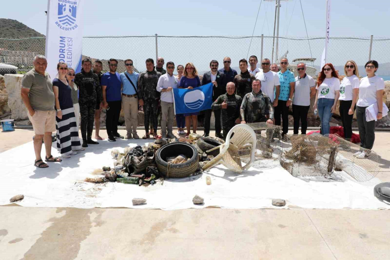 Bodrum Belediyesi tarafından düzenlenen 2024 yılı Deniz Dibi Temizliğinin beşinci etabı, Akyarlar sahilinde gerçekleşti.