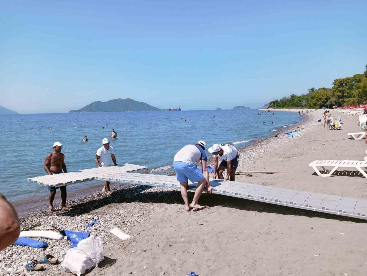 1.480 kilometre kıyı şeridi ile Türkiye’nin en uzun kıyısına sahip Muğla’da, her kesimden vatandaşın denize girebilmesi için Muğla Büyükşehir Belediyesi tarafından 2016 yılında hayata geçirilen Engelsiz Plajlar projesi genişleyerek devam ediyor.