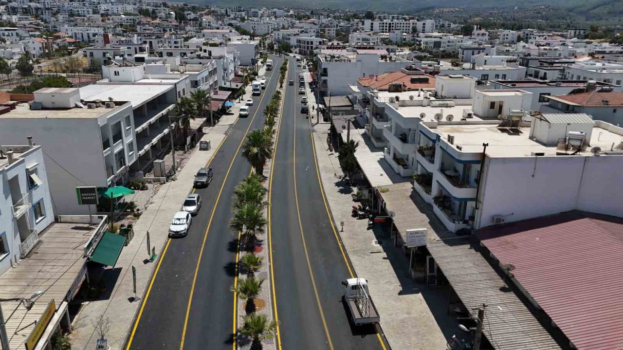 Muğla Büyükşehir Belediyesi vatandaşların il genelinde güvenli ve modern yollarda seyahat etmesi için çalışmalarını sürdürüyor. Kurban Bayramı öncesi sözü verilen ve Kurban Bayramında trafiğe açılan Mumcular Yolu aktif şekilde kullanılıyor.