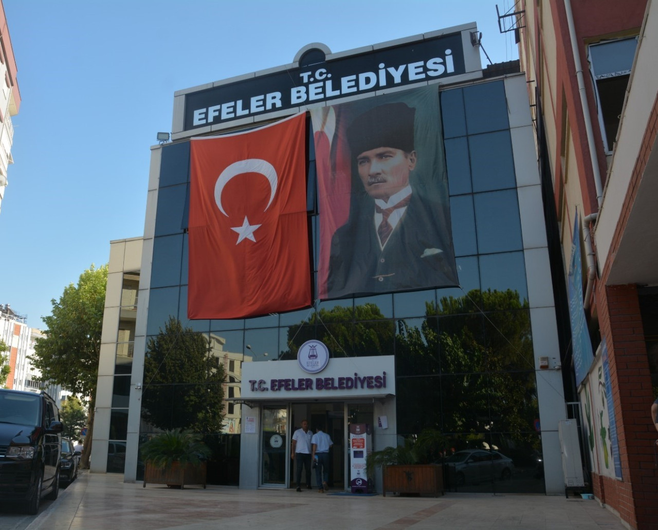 CHP'li Efeler Belediyesi'nin 308 milyon TL'lik SGK borcu nedeniyle haciz işlemi başlatıldı.