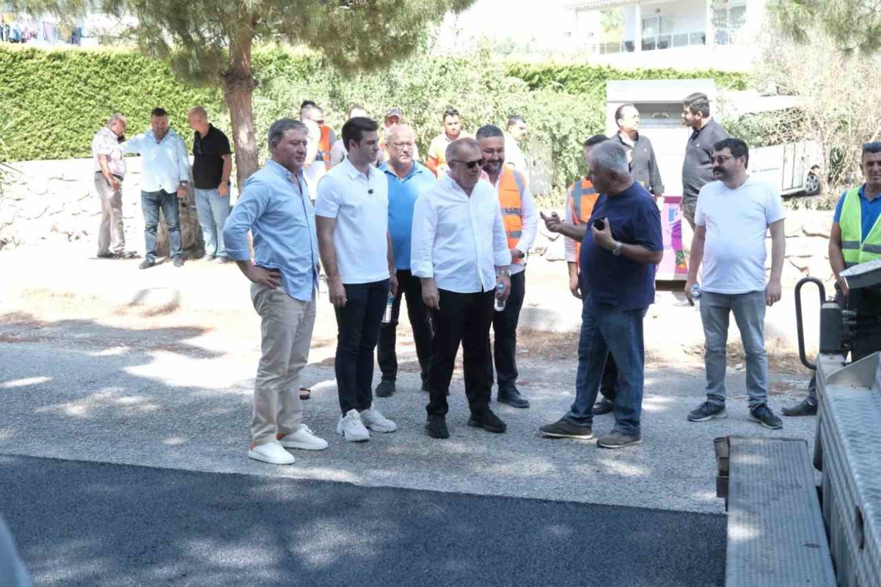 Cumhuriyet Halk Partisi Grup Başkan Vekili Murat Emir ve Cumhuriyet Halk Partisi Genel Başkan Yardımcısı Gökan Zeybek, Bodrum’da yapılan asfalt çalışmalarını inceledi.