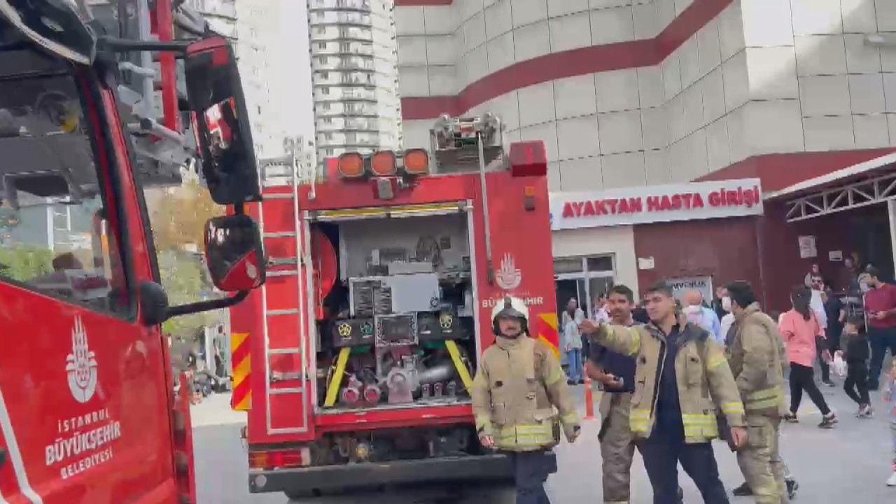 İstanbul'da Esenyurt Devlet Hastanesi'nde çıkan yangın paniğe neden oldu. Hastalar ekipler tarafından tahliye edildi.