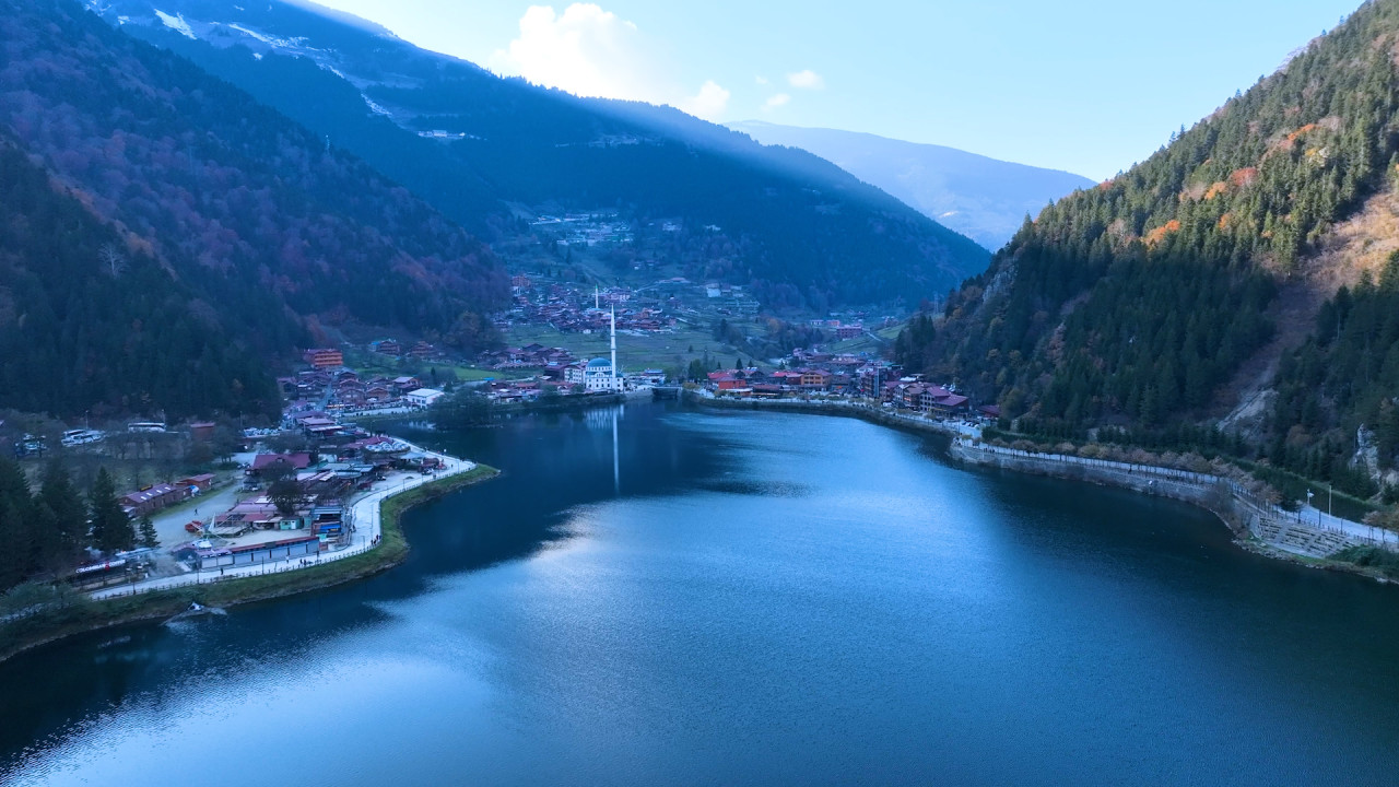 Karadeniz'in incisi Uzungöl'de bu manzara tarih olacak - Resim : 1