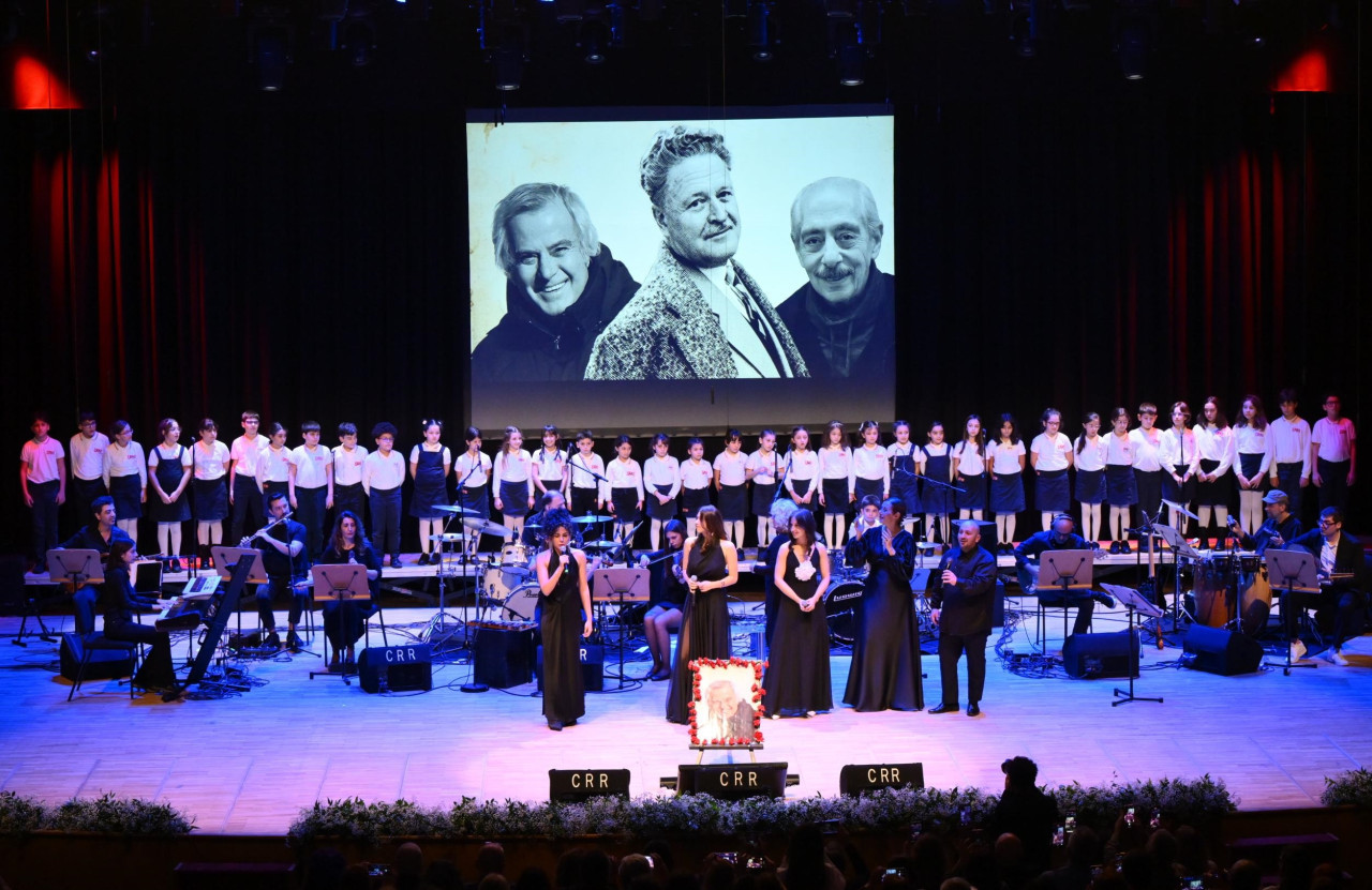 Şair Nazım Hikmet doğumunun 123’üncü yıl dönümünde, Şişli Belediyesi ve Nazım Hikmet Kültür ve Sanat Vakfı iş birliğiyle düzenlenen programla anıldı. Şişli Belediyesi’nin şairin 123’üncü yaşına özel hazırladığı ‘Şişli’de Bir Nâzım’ kitabı da anma programıyla okuyucuyla buluştu.