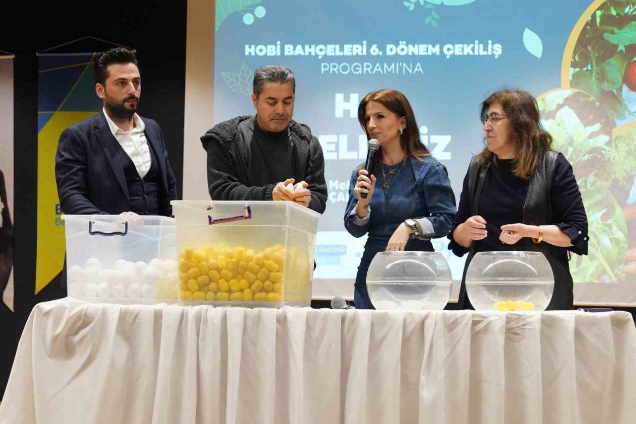 Beylikdüzü Belediyesi’nin ''Umut Meyve Ormanı'' içindeki hobi bahçeleri için altıncı kez kura heyecanı yaşandı. Noter eşliğinde gerçekleşen kura çekiminde her biri 15 metrekare olan 144 bahçeden 133’ü talihlilere dağıtıldı. Kalan 11 bahçe ise devlet okullarına ve özel gereksinimli çocukların rehabilitasyonunda kullanılmak üzere tahsis edildi.
