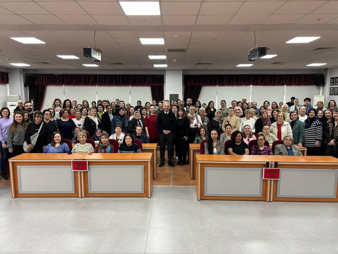 Bandırma Belediyesi tarafından bu yıl 3’üncüsü düzenlenecek olan Kadın El Emeği Festivali için hazırlıklar tamamlandı. Festival kapsamında kurulacak stantlar için çekiliş, Bandırma Belediye Meclis Salonu’nda gerçekleştirildi.