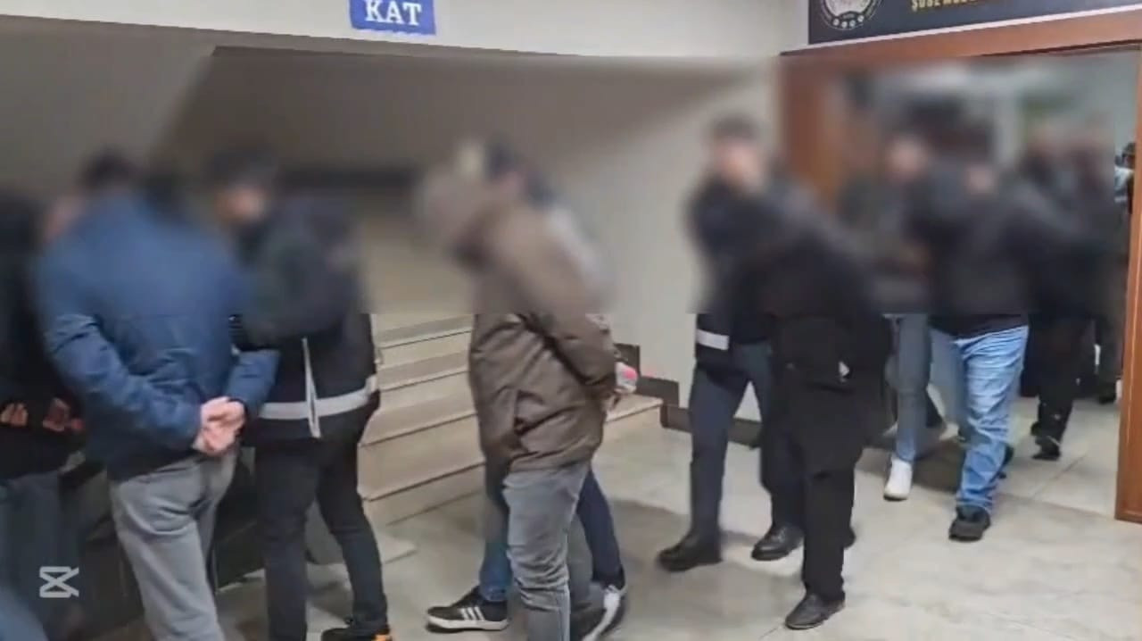 Sakarya merkezli 5 ilde sahte rapor çetesine düzenlenen operasyonda 60 kişi gözaltına alındı.
